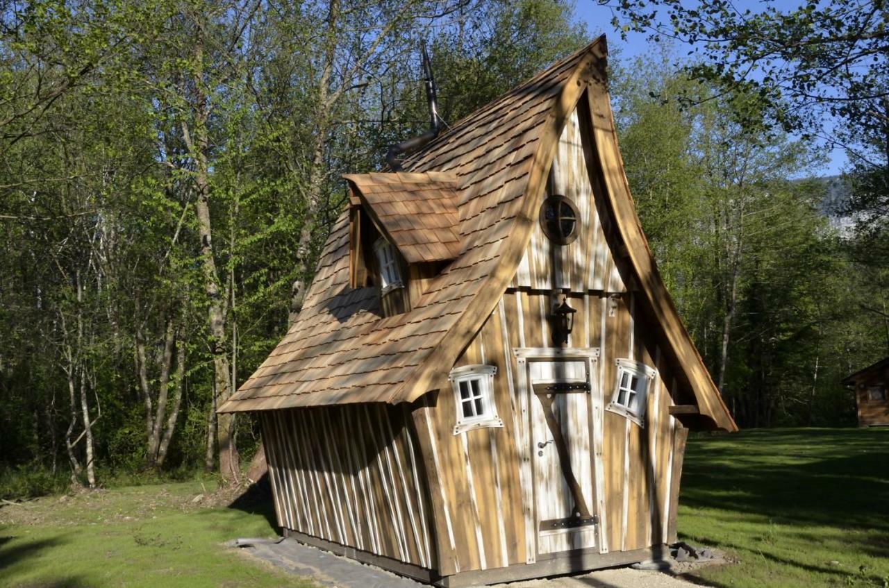 Cabanes D'Aiguebelette Saint-Alban-de-Montbel Экстерьер фото